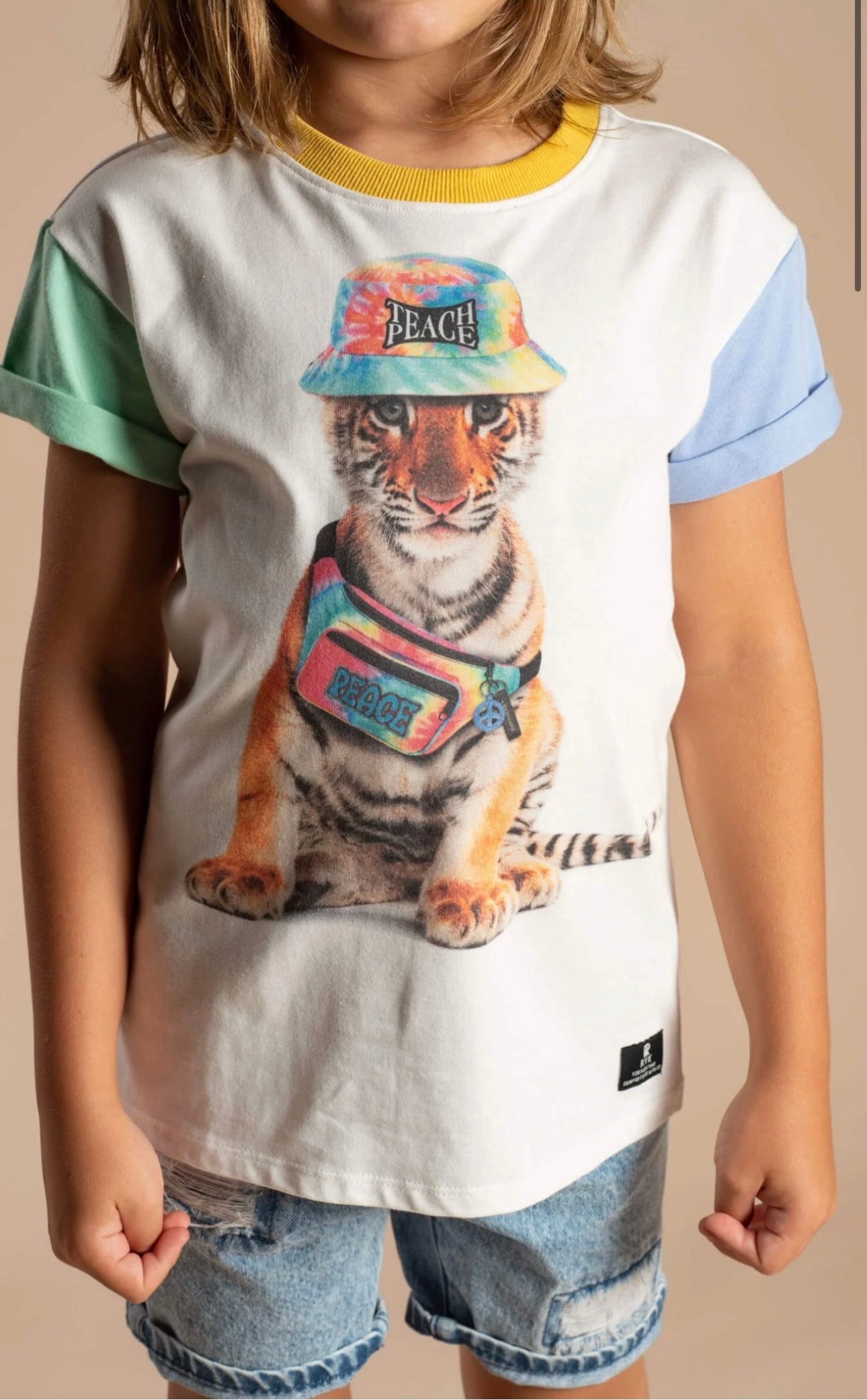 RYB TEACH PEACE BOXY FIT T-SHIRT